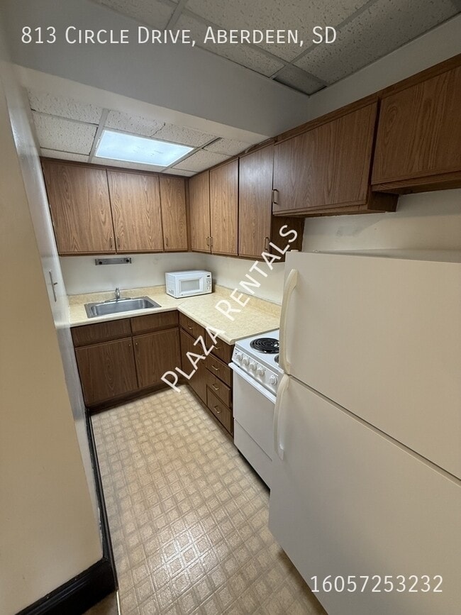 Building Photo - 19 7th Ave SE