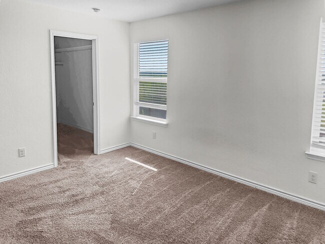 Building Photo - Move in ready with a view