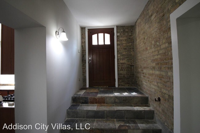 Building Photo - 3911-3921 W Addison St