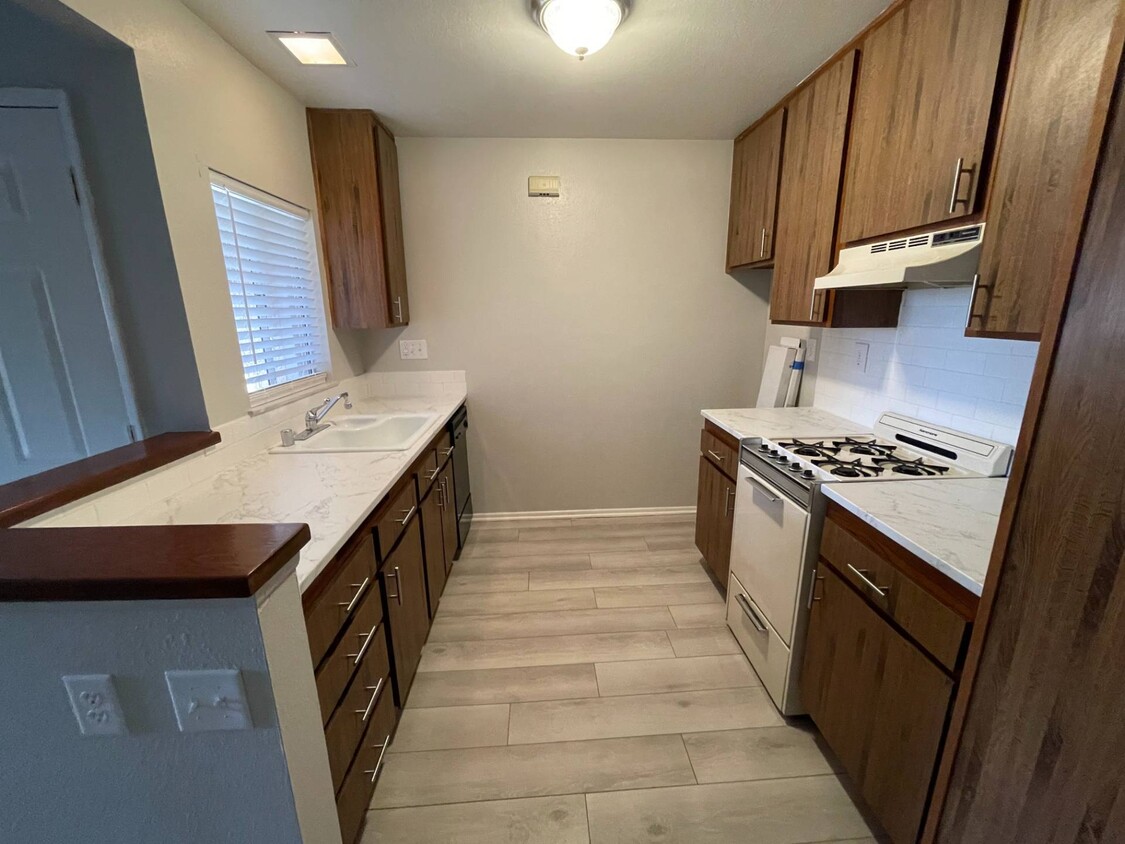 Foto principal - 4573 Alamo St