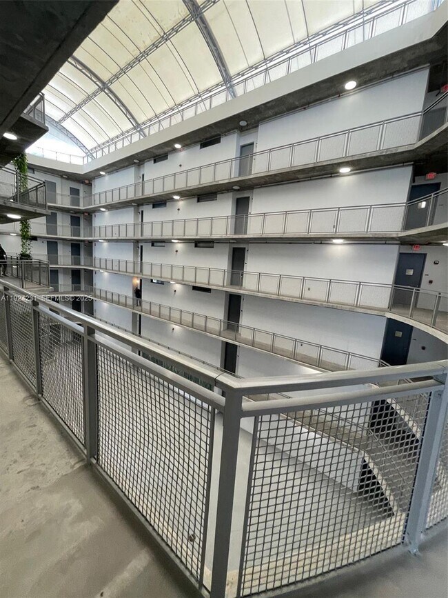 Foto del edificio - 455 NE 25th St