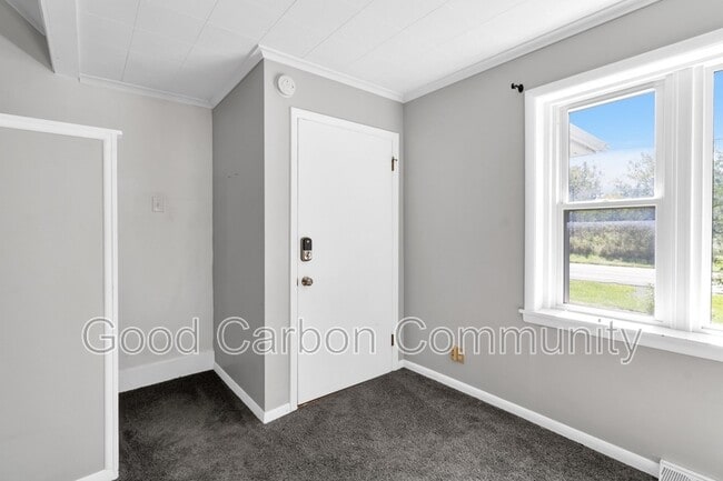Building Photo - 4470 Seneca St