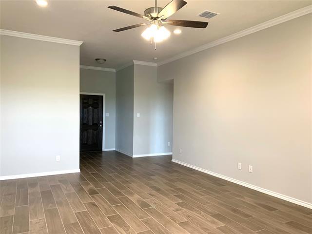 Foto del edificio - 613 Long Prairie Dr