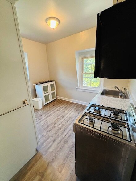 Foto del edificio - 145 Carpenter Ave
