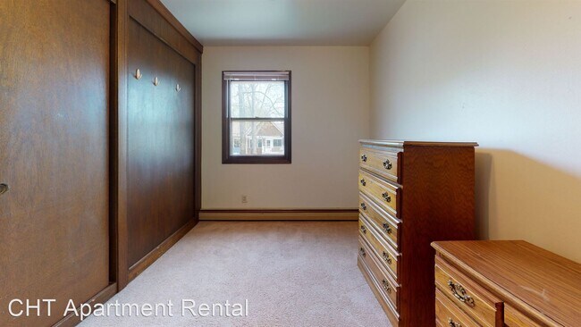 Building Photo - 2 br, 1 bath Apartment - 643 E. Johnson St.