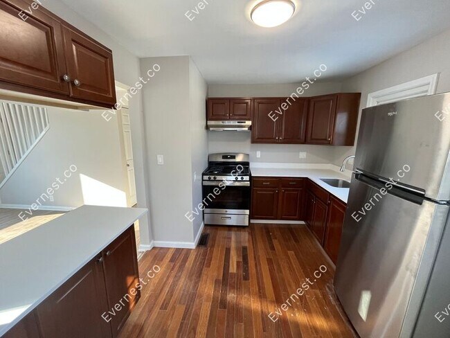 Building Photo - 2062 Champaign Rd