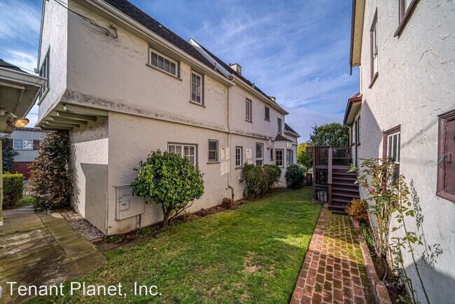 Foto del edificio - 4 br, 3.5 bath House - 650 Upland Dr