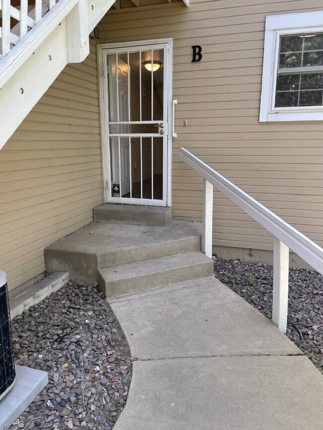 Foto del edificio - Adorable 2bd/2ba in Lakewood!