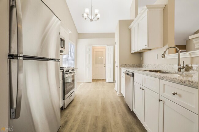 Foto del edificio - 2120 Laurel Pointe Ln