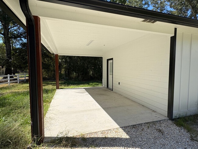 Building Photo - 310 Spring Lake Dr