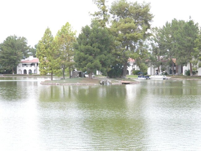 Foto del edificio - Harbour Village At Tempe Lakes