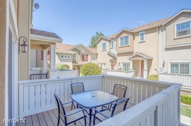 Foto del edificio - 2 br, 2.5 bath Townhome - 2751 Lavender Ter