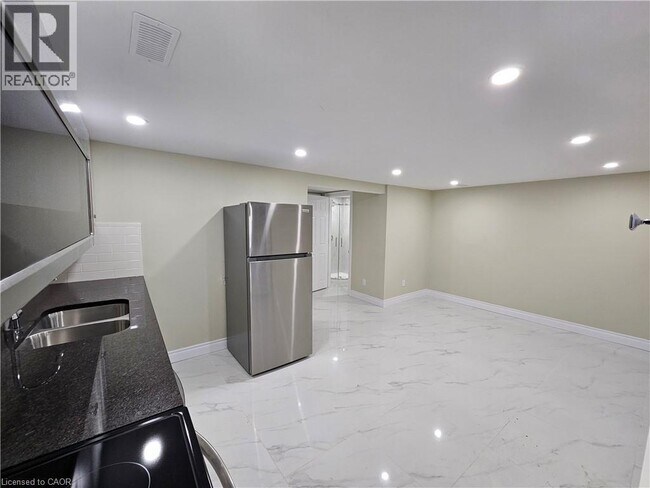 Photo du bâtiment - 102 Calmcrest Dr