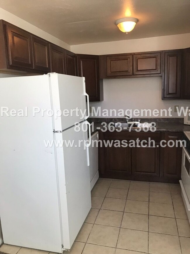 Building Photo - Check out This Cute 2 Bedroom 1 Bath SLC C...