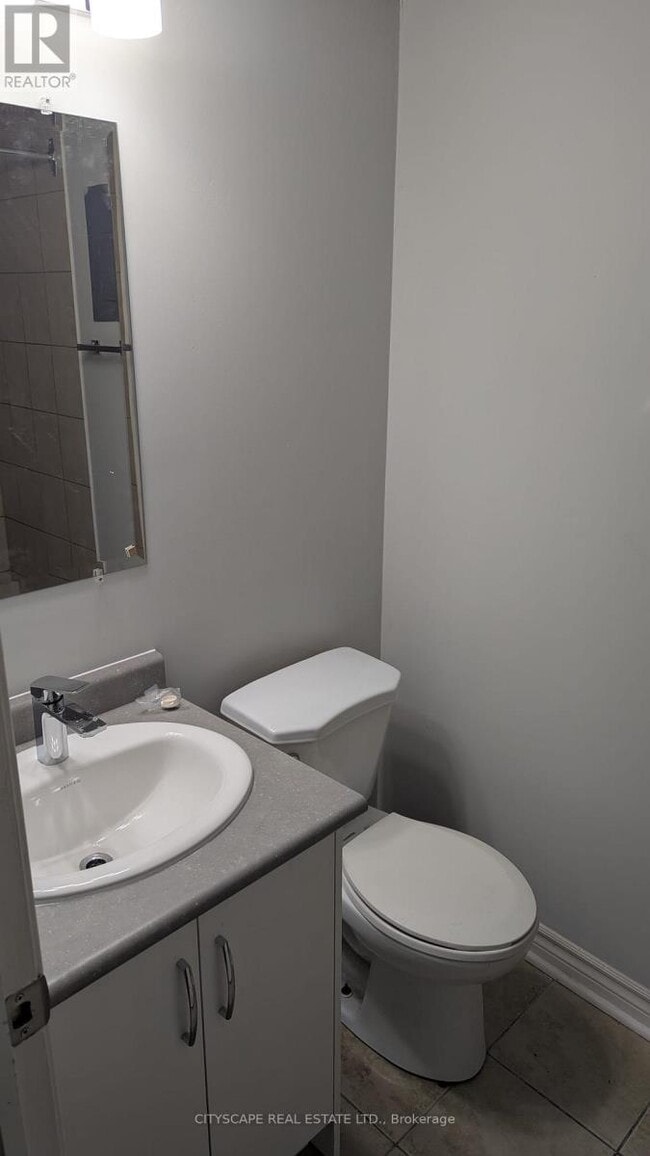 Building Photo - 752 Main St E