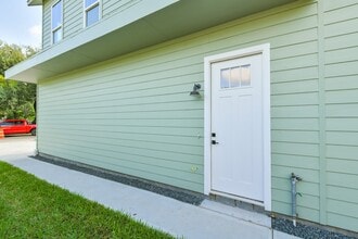 Building Photo - 162 Wallace St