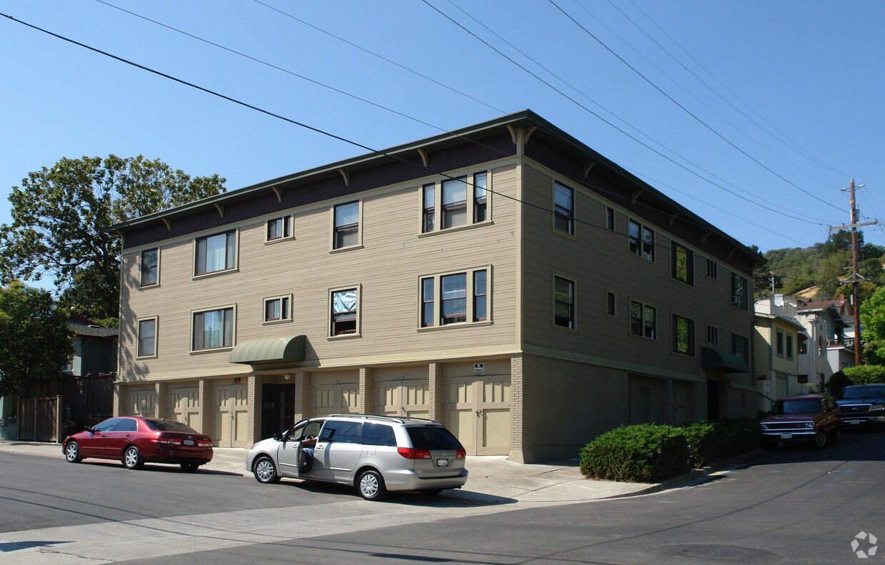 Primary Photo - 700 Talbart St