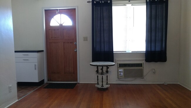 Dining Room - 1946 Lincoln St