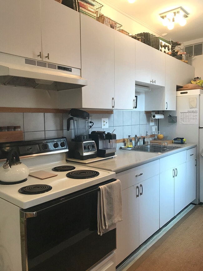 Building Photo - 93 Marion St