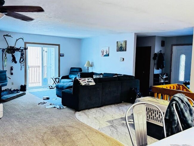 Building Photo - Huge fenced in yard / 2 car garage