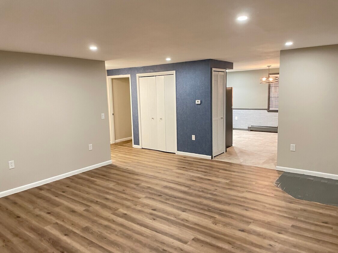 Foto principal - 4901 Grolier Rd