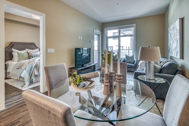 Building Photo - 1720-1710 10 St SW