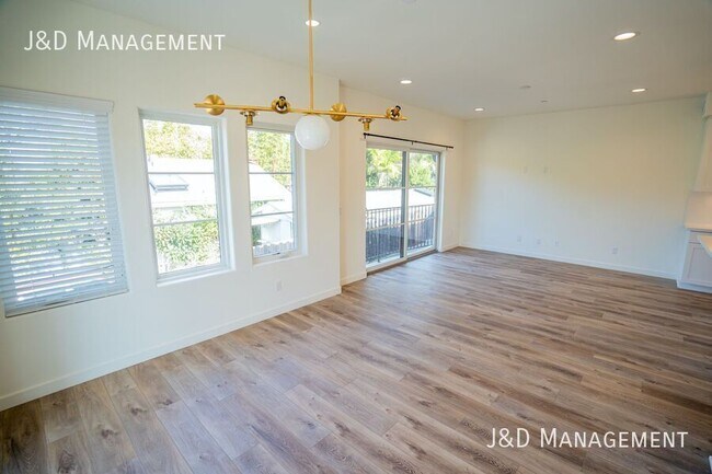 Building Photo - 1369 N Vulcan Ave