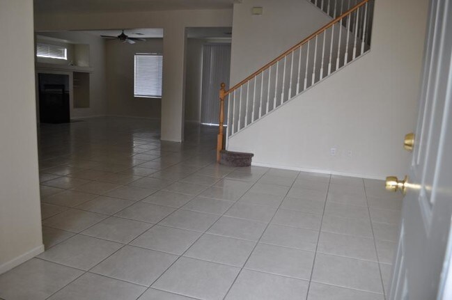 Building Photo - 4202 Mountain Rose Ave