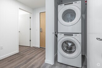2BR, 2BA - 895SF - Amara