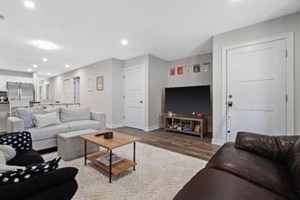 Building Photo - 1709 W State St