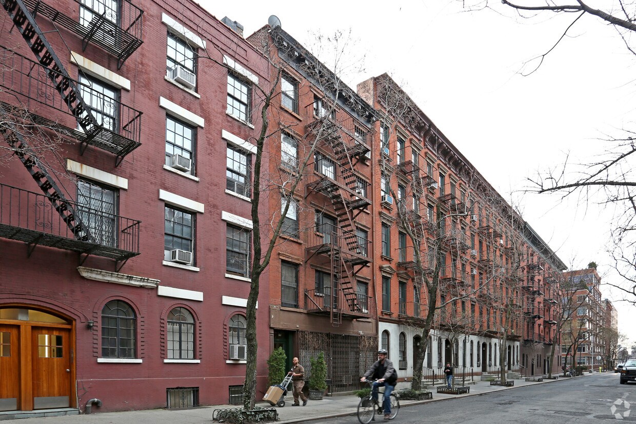 Primary Photo - 80 Horatio St