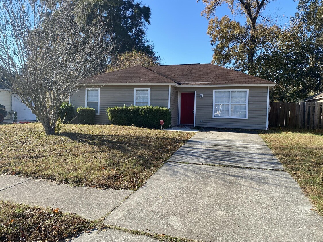 Foto principal - 131 Clearwater Ln