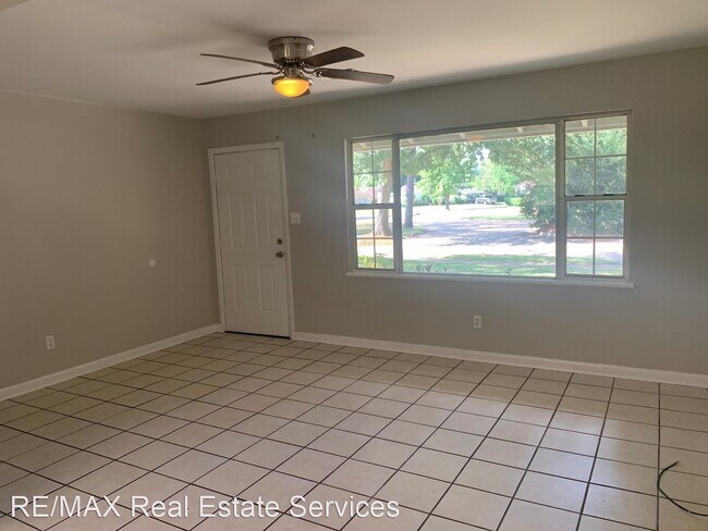 Building Photo - 3 br, 1.5 bath House - 3015 Norman Circle