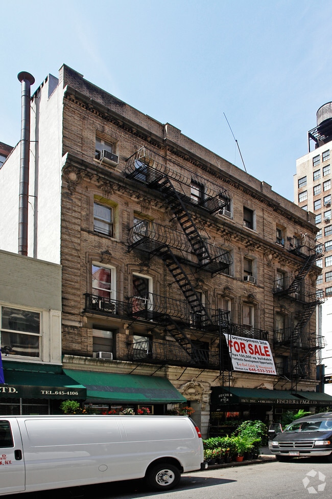 Building Photo - 136-138 W 28th St