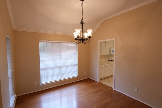 Building Photo - 15503 Clear Valley Dr