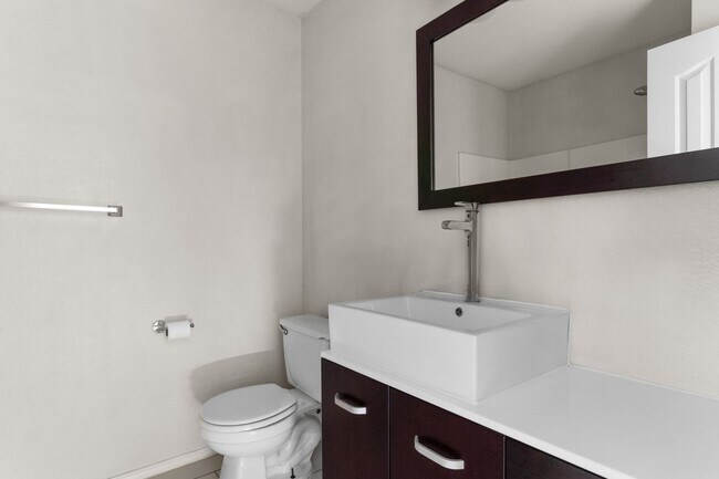 Foto del edificio - 5512 Golden Dr