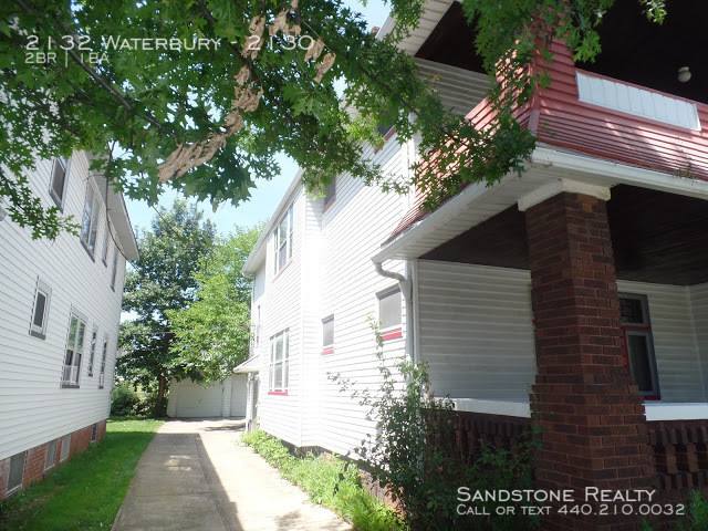 Building Photo - 2 Bedroom Duplex, Recently Renovated