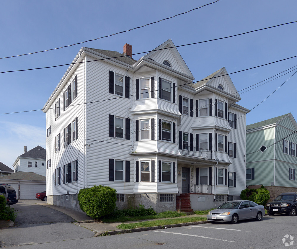 138 Davis St, New Bedford, MA 02746 - Apartments in New Bedford, MA ...