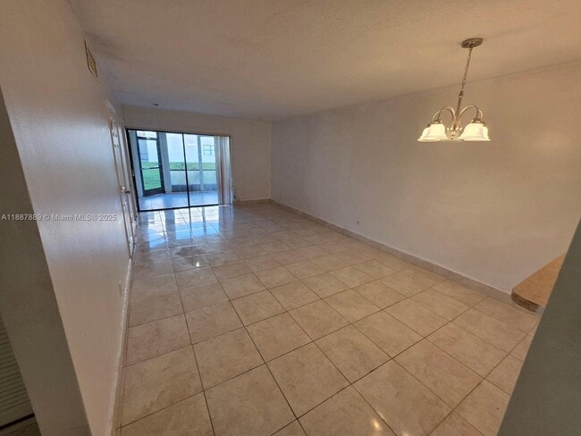 Foto del edificio - 3252 Foxcroft Rd