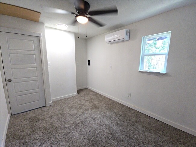 Foto del edificio - 9010 Linda Vista Rd