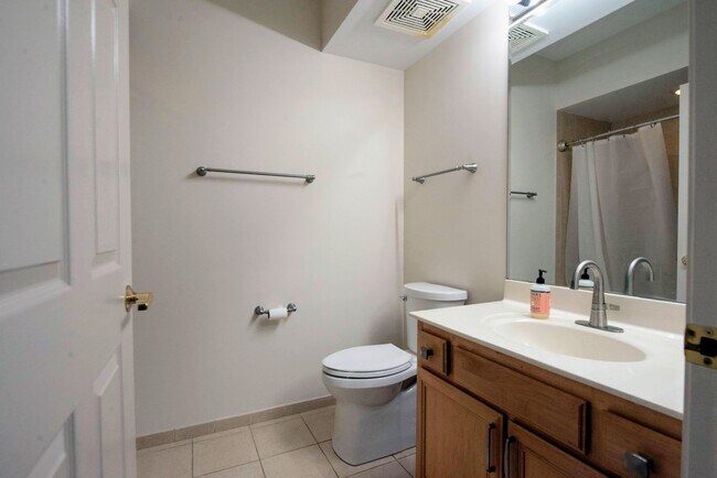 Foto del edificio - 5 W Central Rd