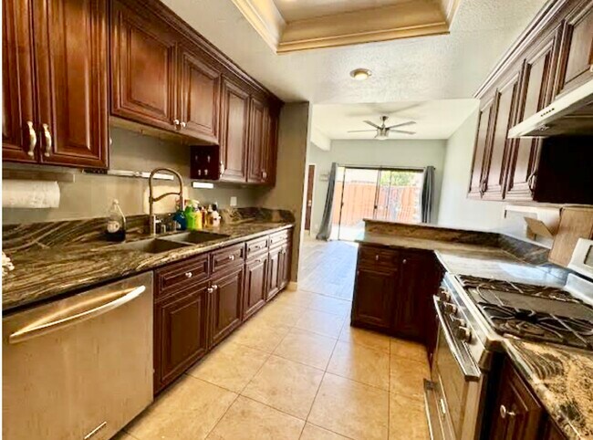 Building Photo - 5353 Aztec Dr