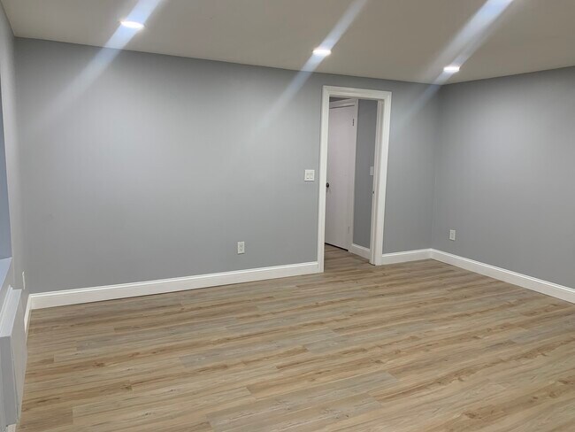 Foto del edificio - 368 Colonial Ave