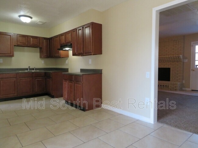 Building Photo - 2143 Chattering Ln