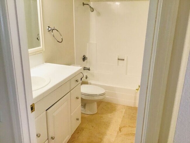 Foto del edificio - Newbury Park 4 bedroom