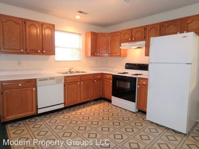 Building Photo - 4811 E Schooner Rd