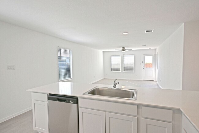 Building Photo - 1601 Tiptop Mdw