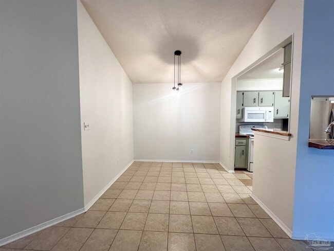 Foto del edificio - 8101 Treetop Ln