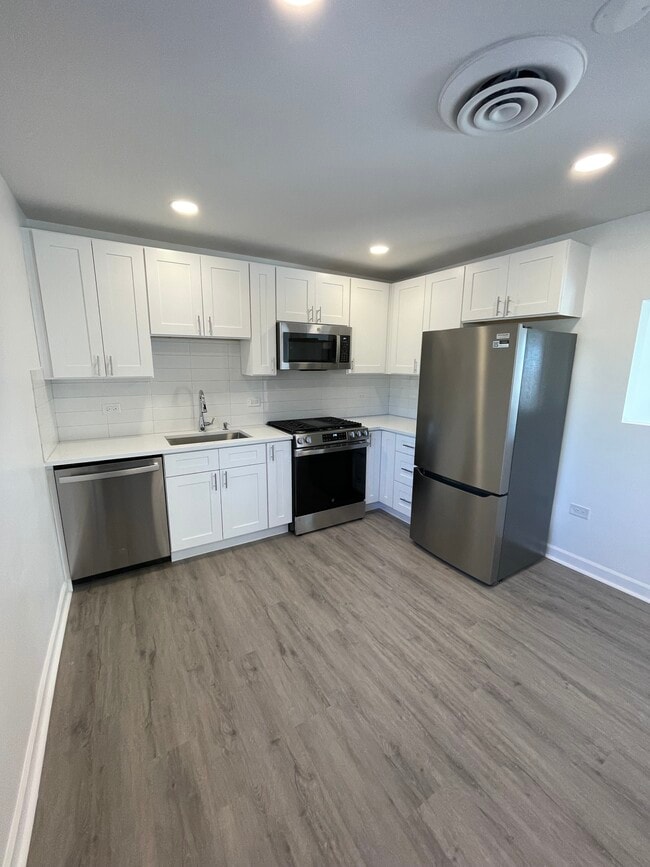 Building Photo - 3201 N Long Ave