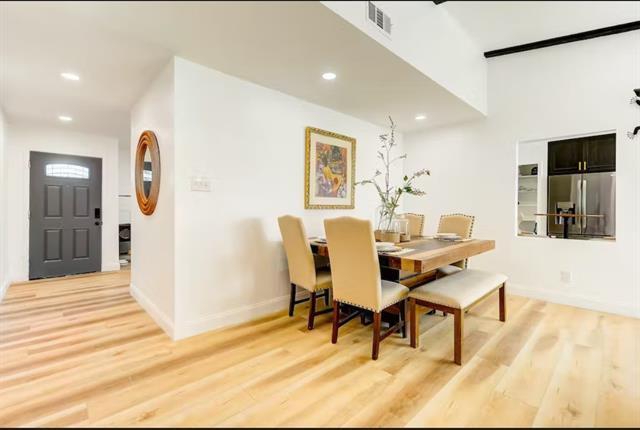 Foto del edificio - 7030 Cloverglen Dr